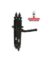 JUEGO MANILLAS PUERTA RUSTICO ZAMAK PLACA ACERO Y BOCALLAVE MODELO 106PG72.