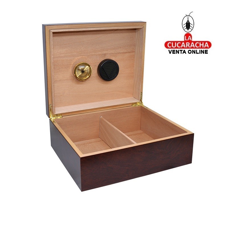 Caja humificadora interior cedro, capacidad 25 puros, color cerezo. Caja humificadora interior cedro, capacidad 25 puros, color cerezo.