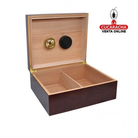Caja humificadora interior cedro, capacidad 25 puros, color cerezo. Caja humificadora interior cedro, capacidad 25 puros, color cerezo.